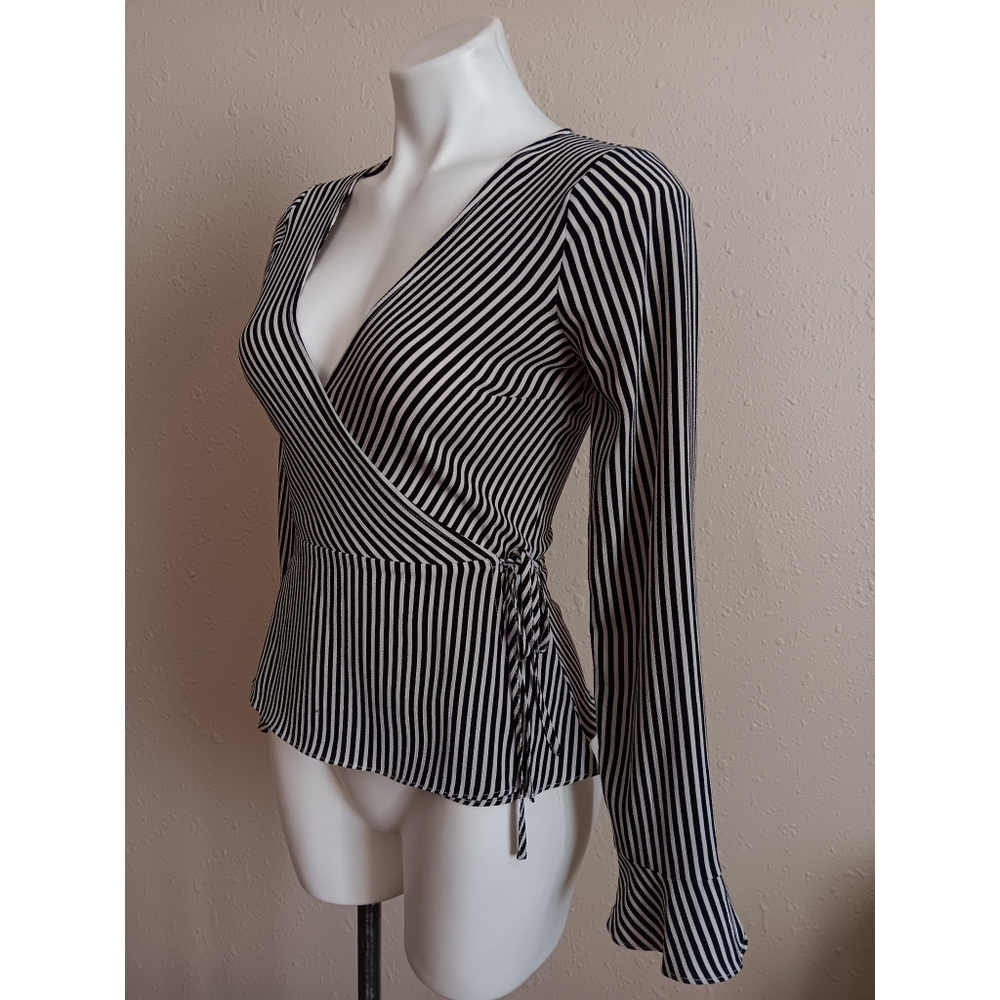 H&M Divided Ling Sleeve Peplum Wrap Top - Picture 4 of 7